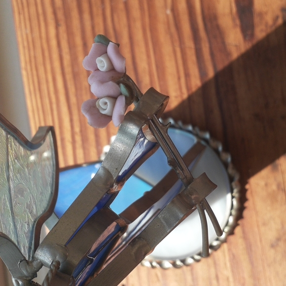 Free standing blue stainglass angel with porcelain roses. - Picture 5 of 5